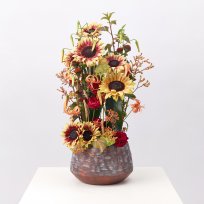 Интерьерная композиция с подсолнухами