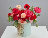 Необыкновенные пионы Coral Sharm в дизайнерском Art-Box