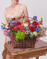 Изумительная авторская корзина цветов