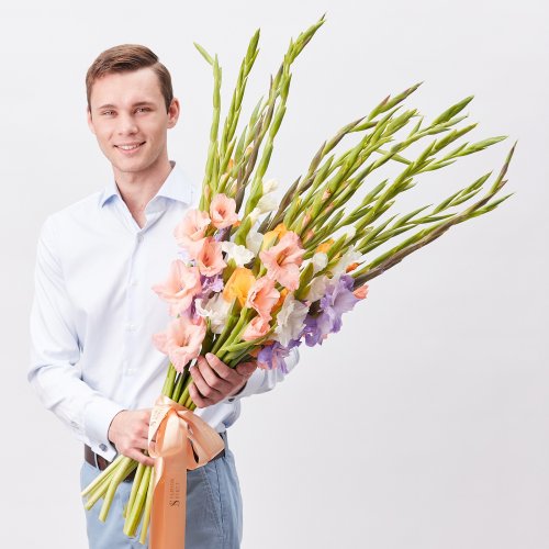 Коллекция Август. Букет из элегантных гладиолусов