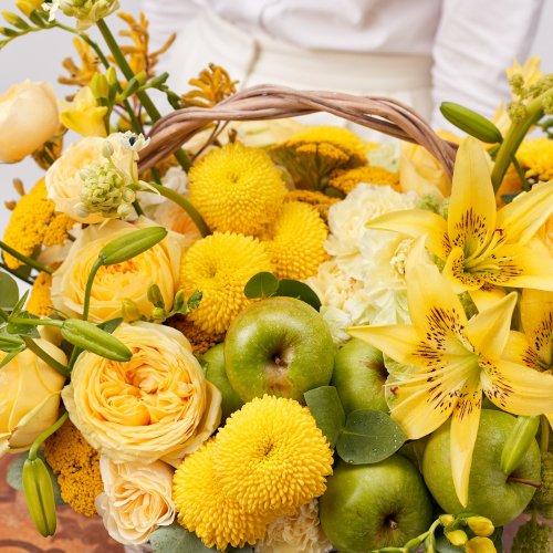 Цветочная корзина, пропитанная теплом и ароматом 